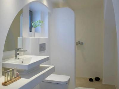 Aurora Luxury Suites - 40
