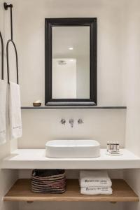 Porto Fira Suites - 40