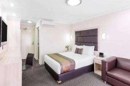 Garden City, Best Western Signature Collection - 56