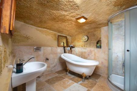 Romantic Cave - 80