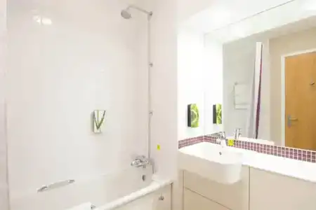 Premier Inn Hampstead - 9