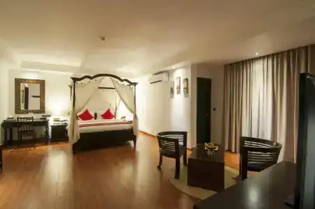 La Rose Suites - 112