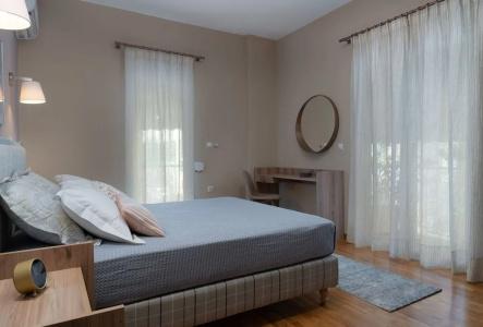 Absolute Athens IV - 5