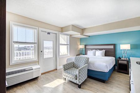 Commander & Suites - 116