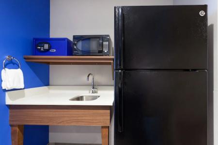 Holiday Inn Express & Suites Beach Beachfront by IHG - 47