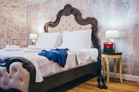 Plaza Marchi Old Town - Mag Quaint & Elegant Boutiques - 127