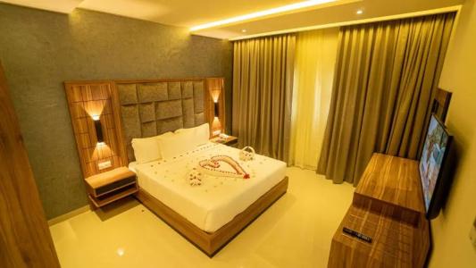 The Plaza & Resort - 84