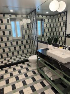 The Adler a Hollywood Hills - 87