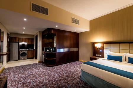 Golden Tulip - 79