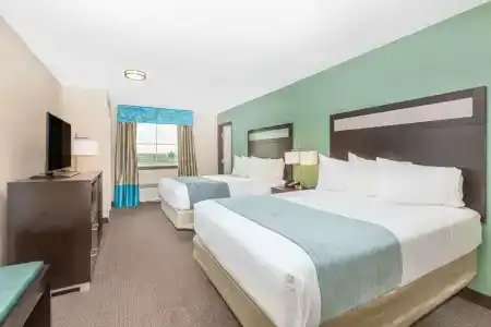 Baymont by Wyndham Center - 3