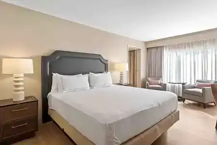 DoubleTree by Hilton - 71