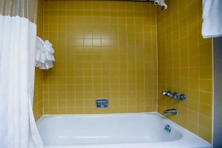 Ramada by Wyndham Downtown & Conference Center - 12