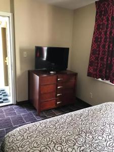 Economy Inn - 13