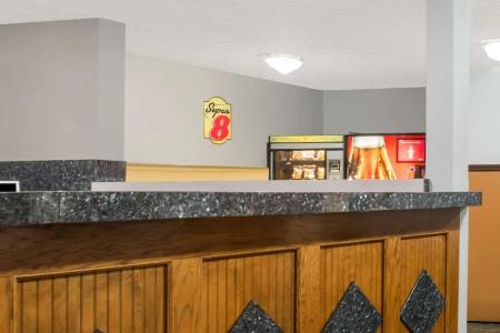 Super 8 by Wyndham/Wanamaker RD/I-70 - 2