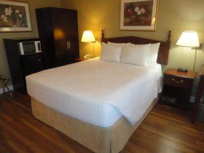 Days Inn by Wyndham - 35