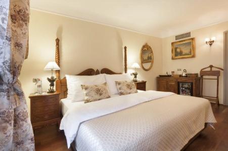 Iron Gate & Suites - 44