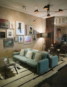 Sixty Beverly Hills - 12