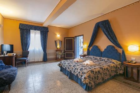 I Portici Boutique - 0
