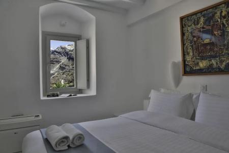 Trieris Villa & Suites - 100