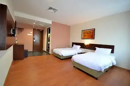 906 Riverside - 43