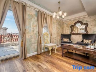Plaza Marchi Old Town - Mag Quaint & Elegant Boutiques - 200