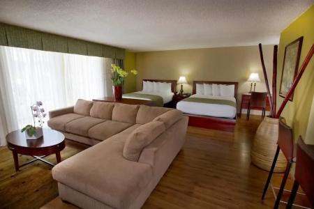 Ramada Plaza by Wyndham Waikiki - 57