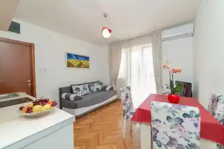 Elena - 4