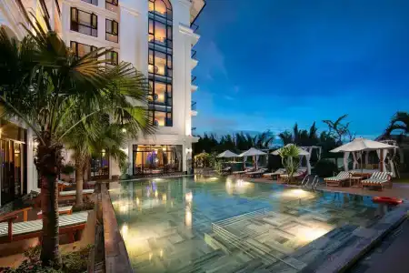 Shining Riverside & Spa - 43
