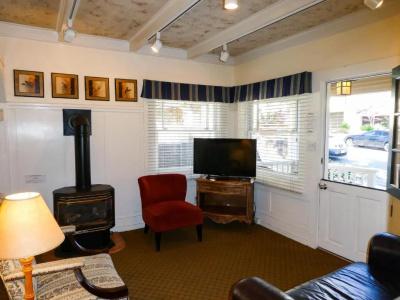 Briarwood Inn - 205