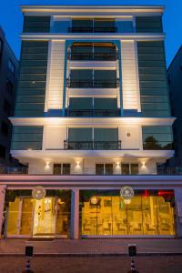 Golden Pearl Boutique - 0