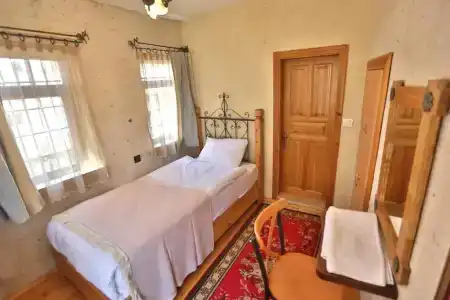 Kookaburra Pension - 29