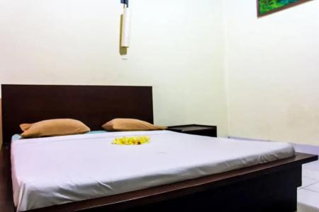 Budhi Beach Inn - 13