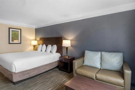 Best Western West - 61