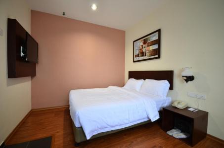 906 Riverside - 3