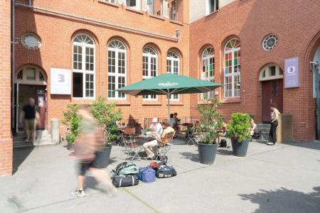 Three Little Pigs Hostel - Your Berlin Castle - 45