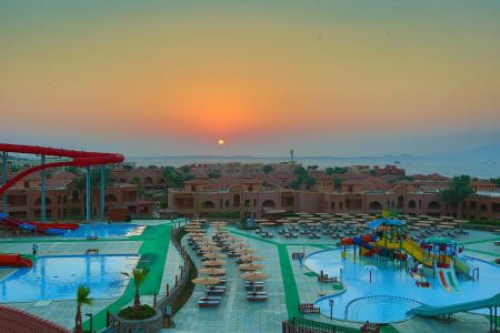 Charmillion Gardens Aquapark - 6