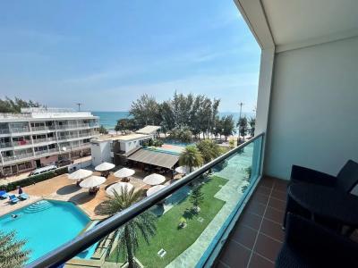 GrandBlue Resort & Beachclub - 61