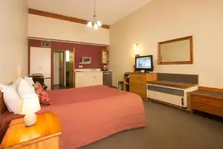 Balmoral Lodge - 4