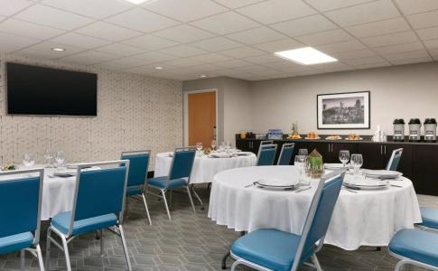 Four Points by Sheraton Arena - 20