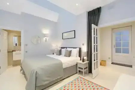 Queensgate Court - 122