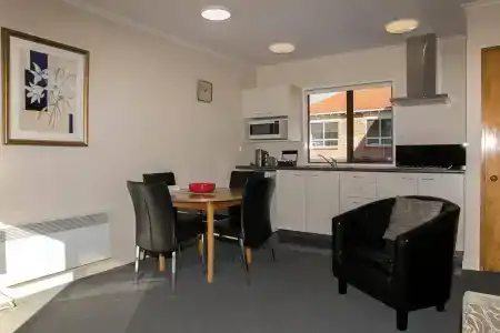 Allan Court - 10
