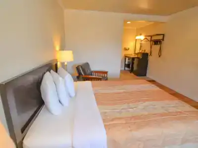 Bay Front Inn - 2