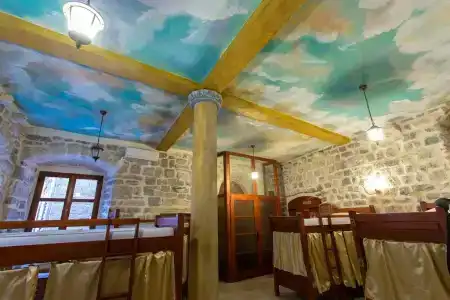 Old Town Youth Hostel - 19