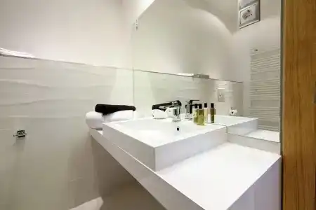 Karoly Corner Residences - 173
