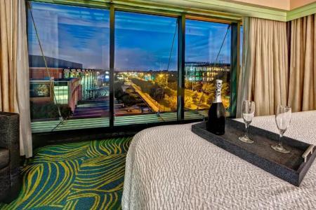 SpringHill Suites Old Dominion University - 38
