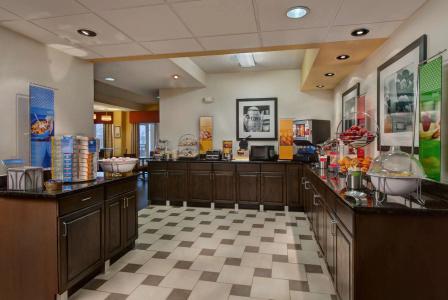 Hampton Inn Northwest - 16