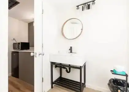 Traveler's Uptown - 43