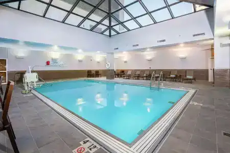 Hilton Indianapolis & Suites - 17