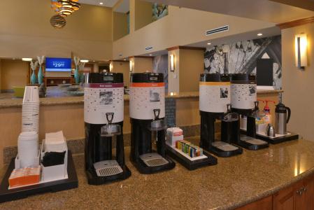 Hampton Inn and Suites North-Airport - 27