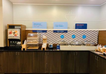 Holiday Inn Express and Suites, an IHG - 14